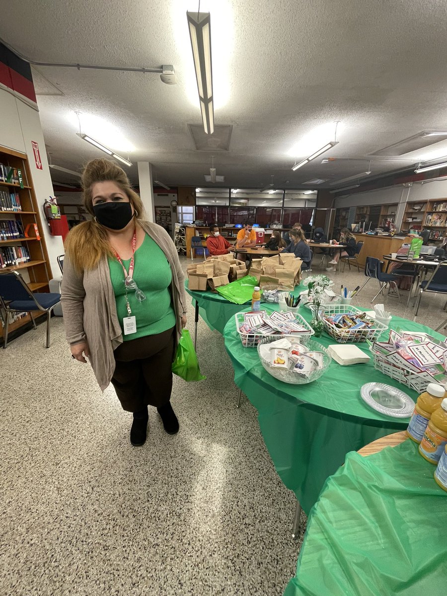 harrismiddle's tweet photo. Our staff started St. Patrick’s Day with a delicious breakfast from our community parter, St. Matthew UMC. What a lucky day! 🍀 https://t.co/AziPB5cLba