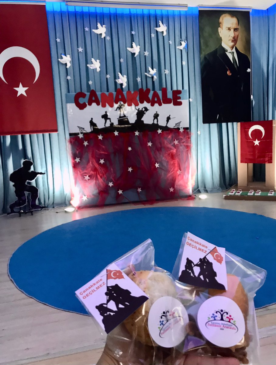 Bir milletin tarihin akışını değiştirdiği,15’lilerin okul yerine cepheye koşup şehit olduğu o sene, çok sayıda okulumuz mezun veremedi.#18martcanakkalezaferi'nin 107. yılında Gazi Mustafa Kemal Atatürk başta olmak üzere tüm şehit ve gazilerimizi rahmet ve minnetle anıyoruz.🇹🇷🇹🇷🇹🇷