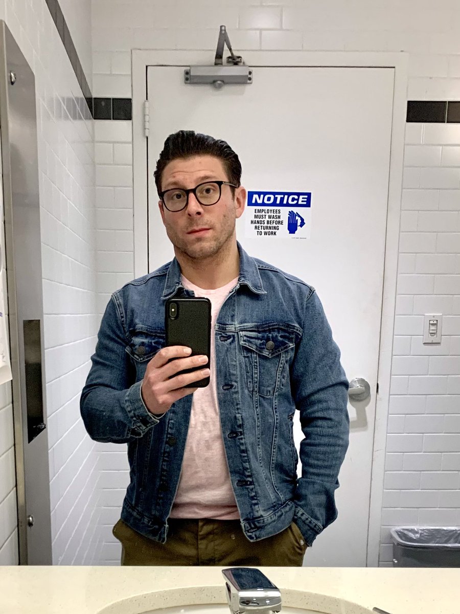 EduardusL's tweet photo. Which day wore it better.. pink shirt or pink pants? #deminjacket #bathroomselfie https://t.co/ZmdzlDMQFp
