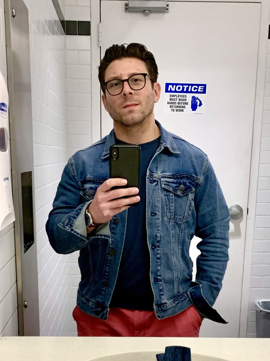 EduardusL's tweet photo. Which day wore it better.. pink shirt or pink pants? #deminjacket #bathroomselfie https://t.co/ZmdzlDMQFp