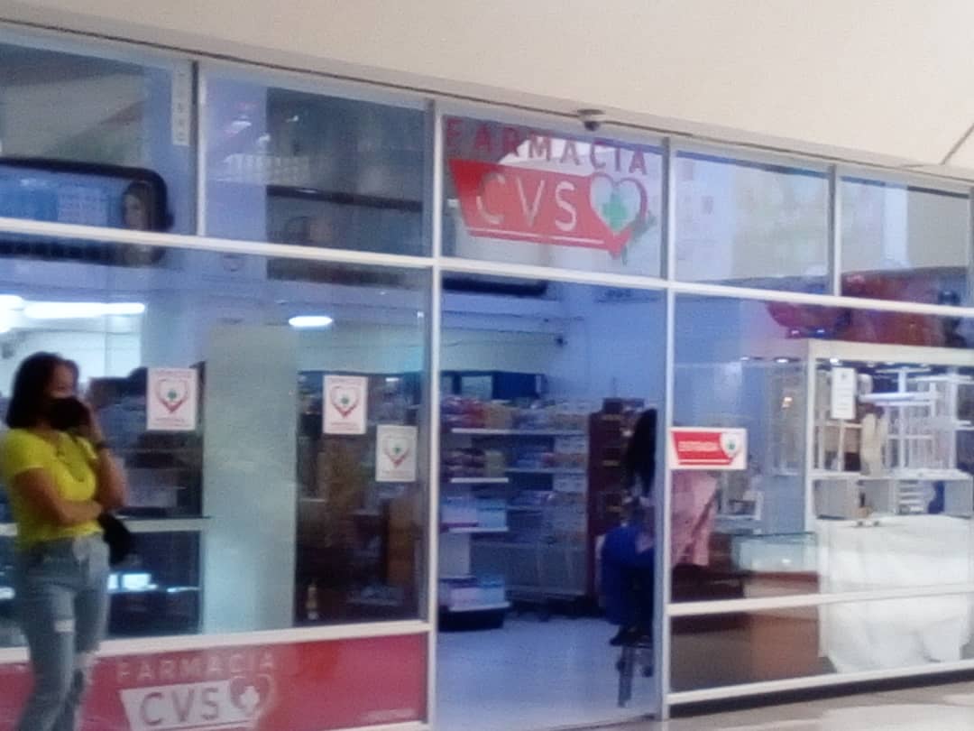 DolarToday's tweet photo. Nos encantaría saber, ¿por qué se armó un súper zaperoco por el Starbucks falso y nadie dice nada por el CVS que está en el CCCT desde hace al menos 1 año.? https://t.co/WrzdU7hOCV