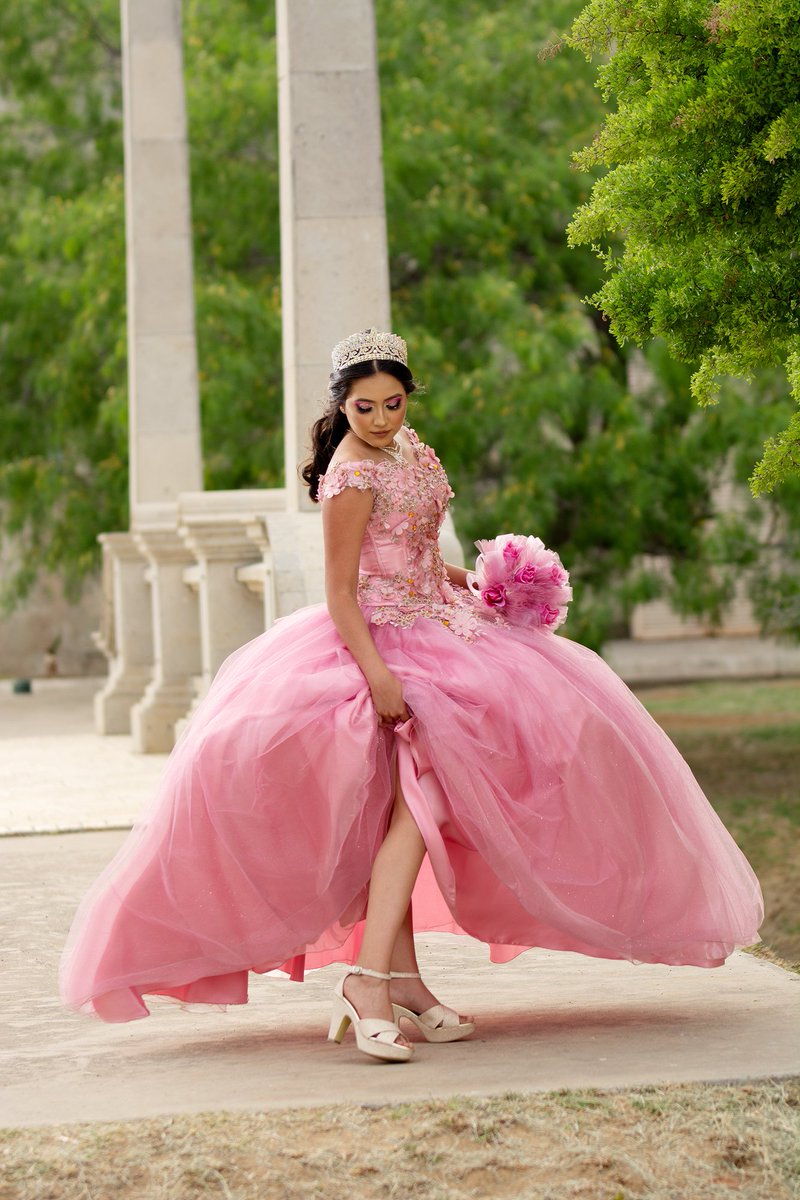 fotoshiram's tweet photo. Bella quinceañera en su sesión

#quinceañera #vestidodequinceañera https://t.co/JZ2pY20jmI