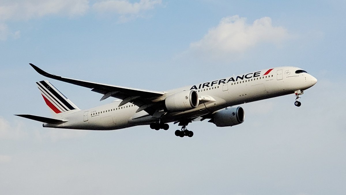 veryboeing's tweet photo. Air France #A350 -941 #FHTYI CYYZ https://t.co/vF4OcGOeF9