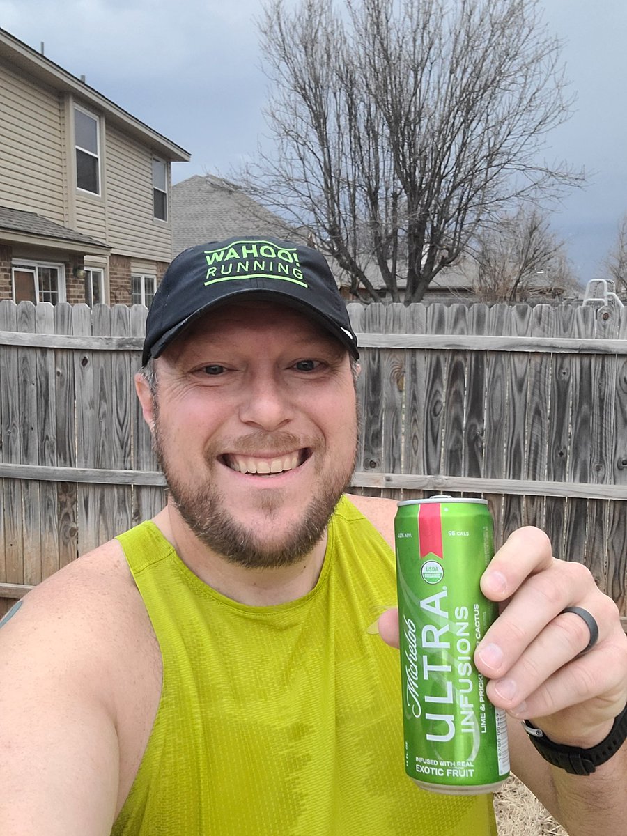 dgolgartjr's tweet photo. Easy miles with my boy Chewy π before the storms roll in. Had to rock the green @atreyurunning shoes and crack open a lime @MichelobULTRA for recovery π»!
#ULTRAMarathonGiveaway #TeamULTRA #wahoorunning #iwahoo #thisiswahoo @WahooRunning https://t.co/CtxxDthyOu