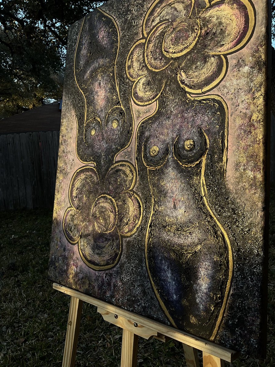 elisialeticiaaa's tweet photo. the way the light hits this piece with all the gold accents and texture!! https://t.co/fwZJ8L3Ld5