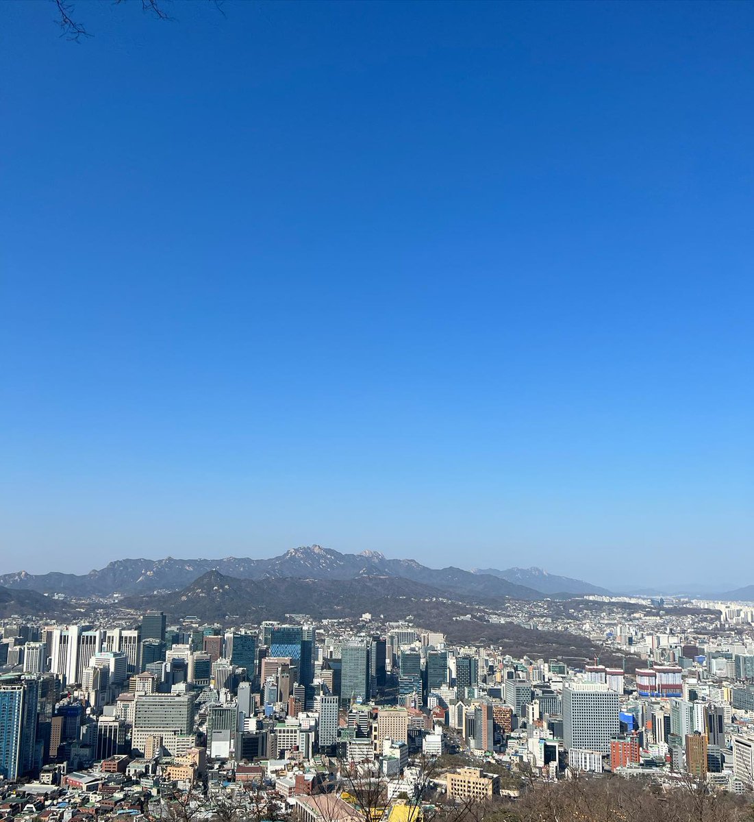 sungcheoI2's tweet photo. Another sky view from Seoul. Wishing you a blissful day ahead. 🤙 https://t.co/XS20v2bDZL
