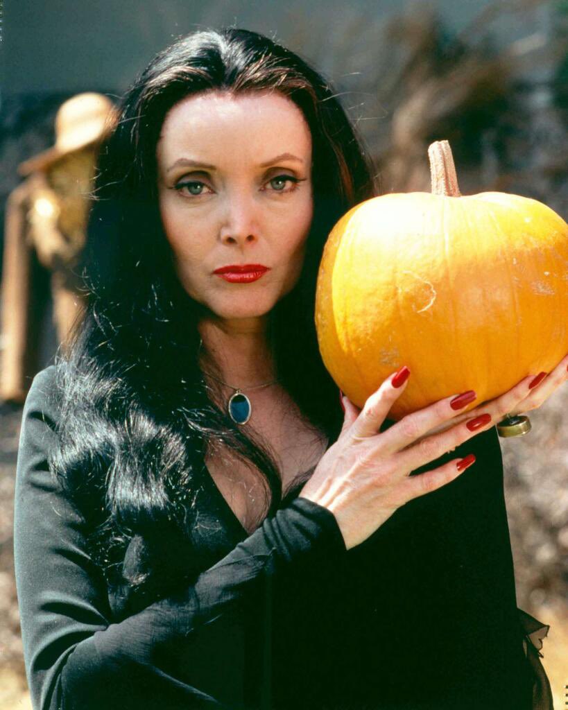 Diana “Darcy the Mail Ghoul” Prince 🎃💌 tweet media