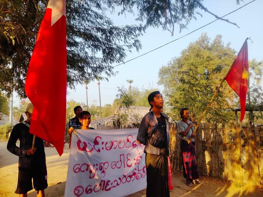 amy_kyaw's tweet photo. Three villages in Yinmarpin protested against military dictatorship

People from YinMarPin township led by Three villages Strike staged on March 17 to protest against military dictatorship.
#2022Mar18Coup #WhatsHappeningInMyanmar https://t.co/4N74DSNI06
