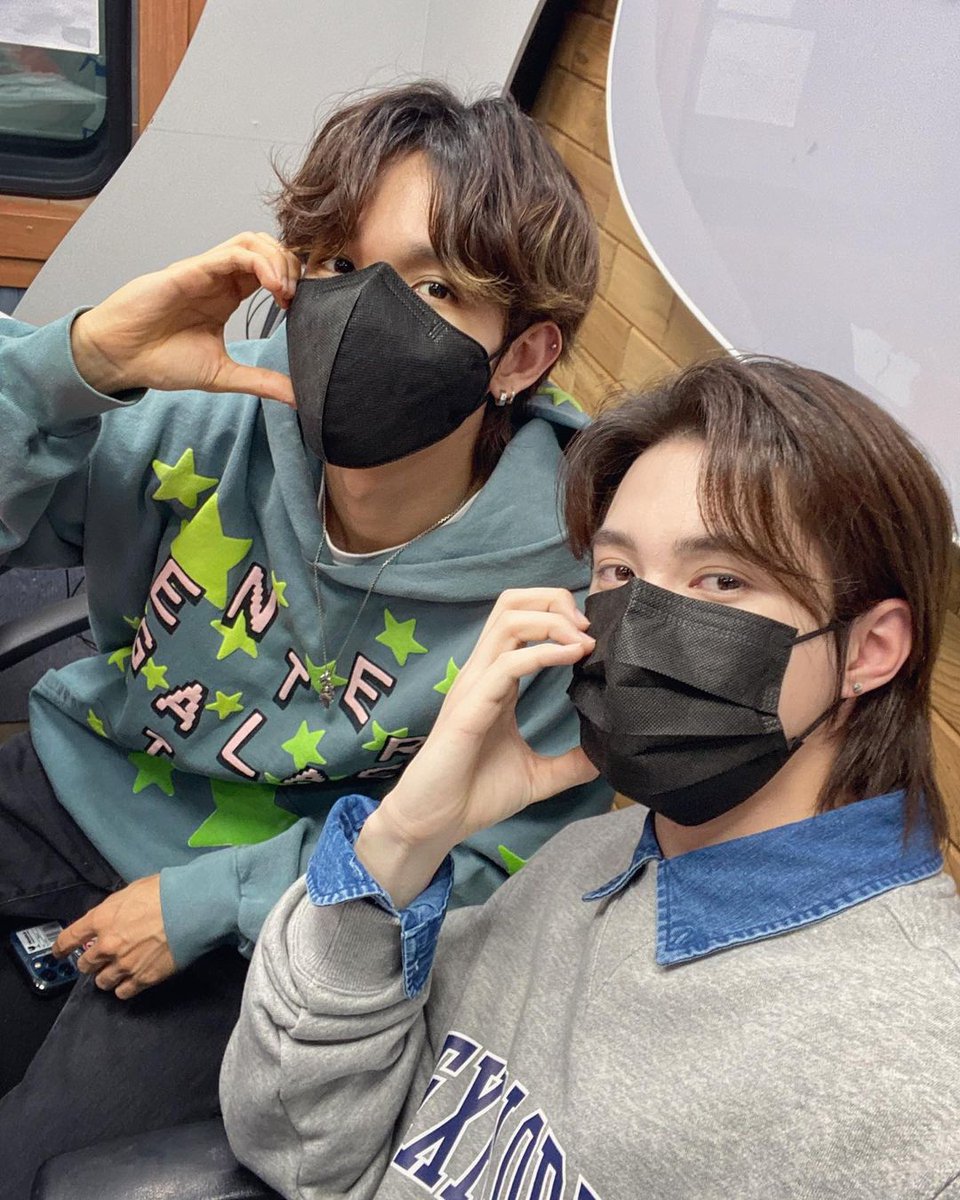 TeamSamuel's tweet photo. [📸] 03/17/2022 rnus_arirangradio Instagram Update
https://t.co/zKWT9TyrsL

Compilation ➡ https://t.co/ZQSFRgejIn
#김사무엘 #사무엘 #KimSamuel #Samuel https://t.co/E1xjmHbr0v