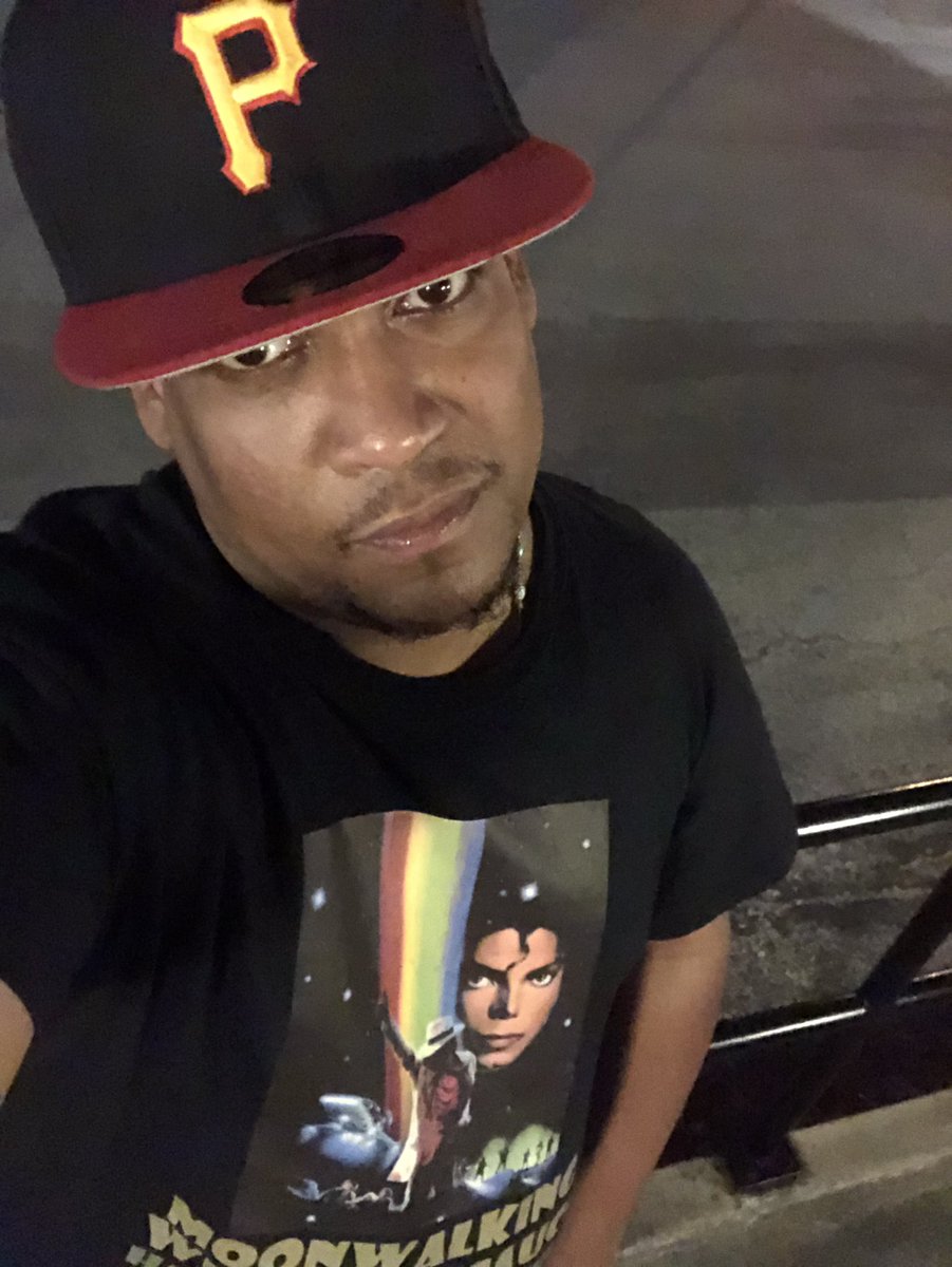 coolcubano's tweet photo. Today felt like Summer! Night falls when #AGuidingLightFollowsMyStepsLikeMikeShoes #SoIfImNotLit #TellItToTheMoon #MichaelILLBeThereSoon #SmoothMoonWalker #ITSUP #ONTHEBRIGHTSIDEOFTHEMOON https://t.co/8A7na0JDc7