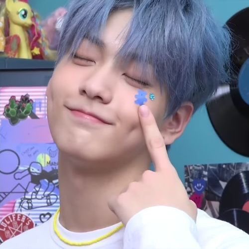 kook_lvrr's tweet photo. BLUE HAIRED SOOBIN OML
 #moadisband #SOOBIN #TXT #TOMORROW_X_TOGETHER #MOA_X_TOGETHER https://t.co/7Czglv572R