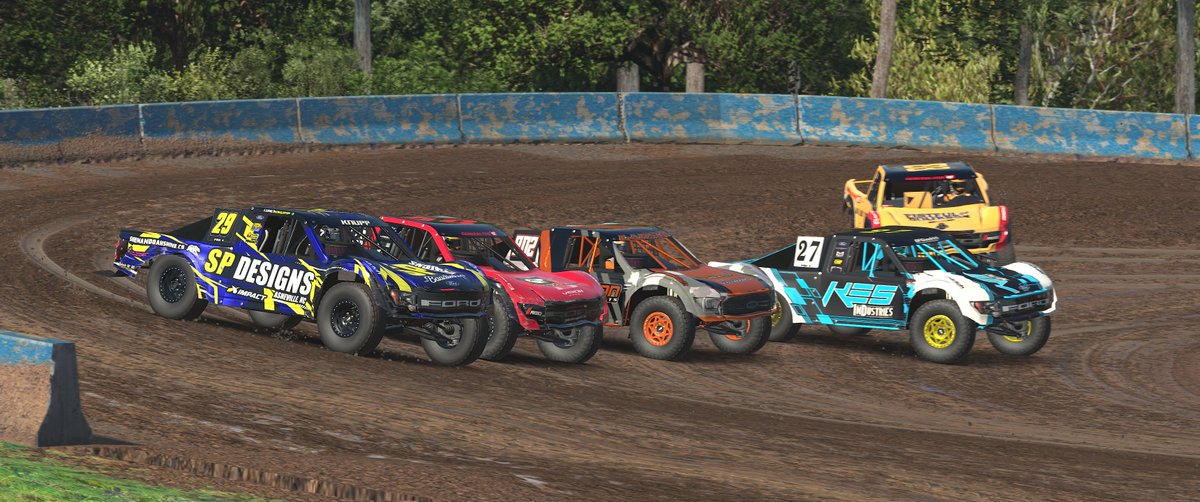 JBeavereSports's tweet photo. While @jakob_rafoss is starting to run away at the front, we need to take a quick look at the 5 truck battle for fifth.
There's action throughout the field in the @GeneralTire #eShortCourse Triple Crown. https://t.co/spmR1mm5Yn