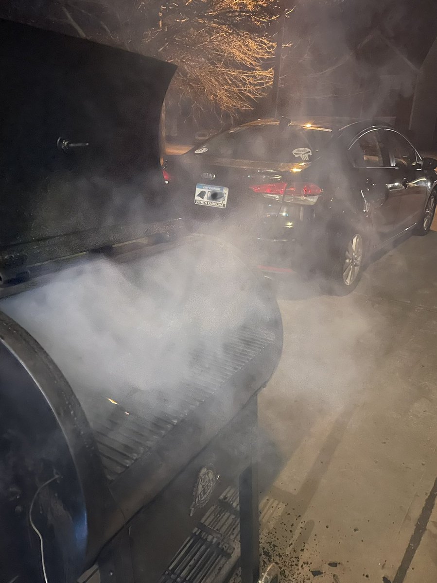 JHugo13's tweet photo. Its #MarchMadness and we smokin on a Thursday. Its always a good day for a evening smoke sesh. @PitBossGrills #pitbossnation #pelletsmoking #ThurzDazeSmokeSesh @UNC_Basketball @JimmysSeafood #GoHeels https://t.co/tOsJhlL6p9