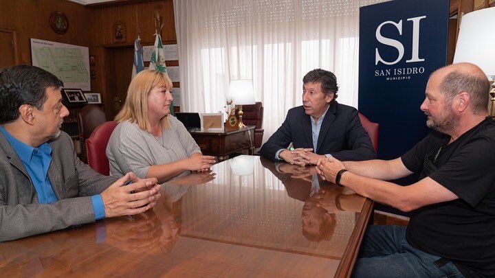 waltercarusso's tweet photo. Hoy visitamos al Intendente de San Isidro @gustavoposse con el bloque de concejales Espacio Abierto Juntos (San Martín ) @AnaliaMairano y @RicardoMagnano 

San Isidro es Distinto!
Vamos por un San Martín Distinto!
Vamos por una Provincia Distinta! https://t.co/gN4DYt0NFW