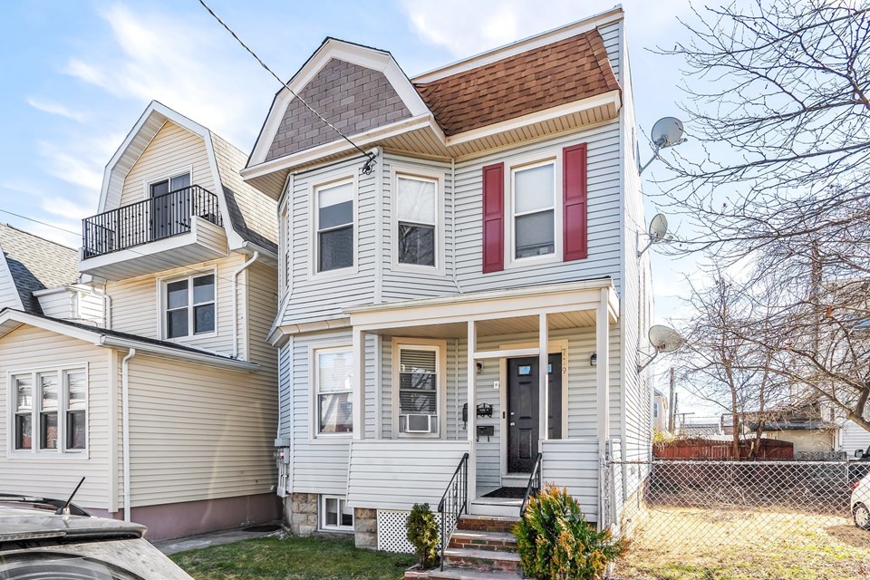 CocciaRealty's tweet photo. JUST LISTED &amp; OPEN HOUSE!
SUN 03/20 from 1-3pm 

709 William St., Harrison, NJ
2 Family Home listed for $535,000
Listing Agent - Joseph Coelho, Call 201-321-2016

For more info: https://t.co/dv6E9a2pwA
#CocciaRealty #RealEstate #NJ #OpenHouse #Harrison https://t.co/J41wtWsEjJ