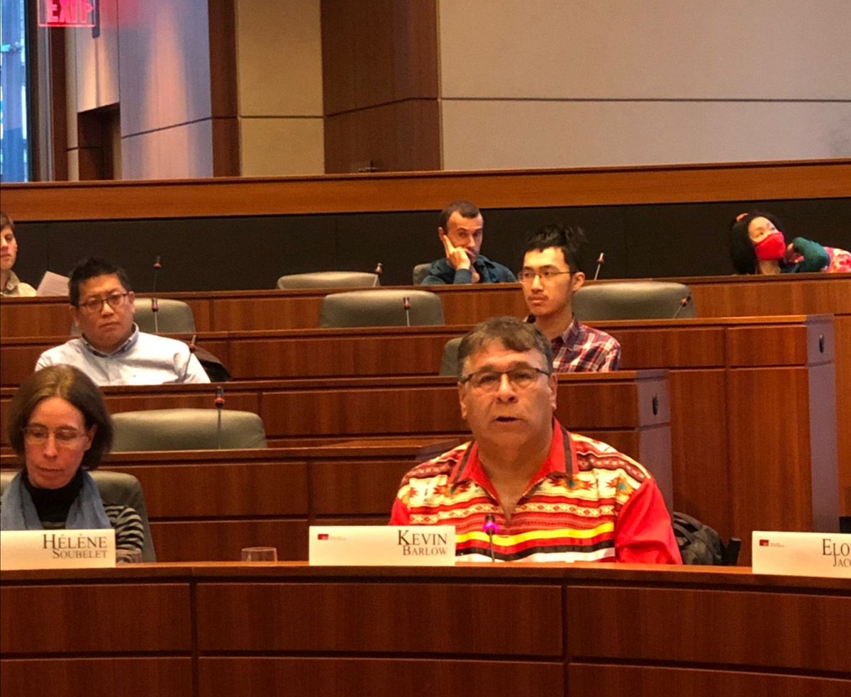 CPAWSbc's tweet photo. Kevin @CPAWSBC says Indigenous Peoples displaced into urban areas from traditional territories due to resource extraction, interrupting generational knowledge sharing. Weaving Indigenous knowledge into conservation key to countering negative ecological impacts #FACTB https://t.co/4ndxPqJZvF