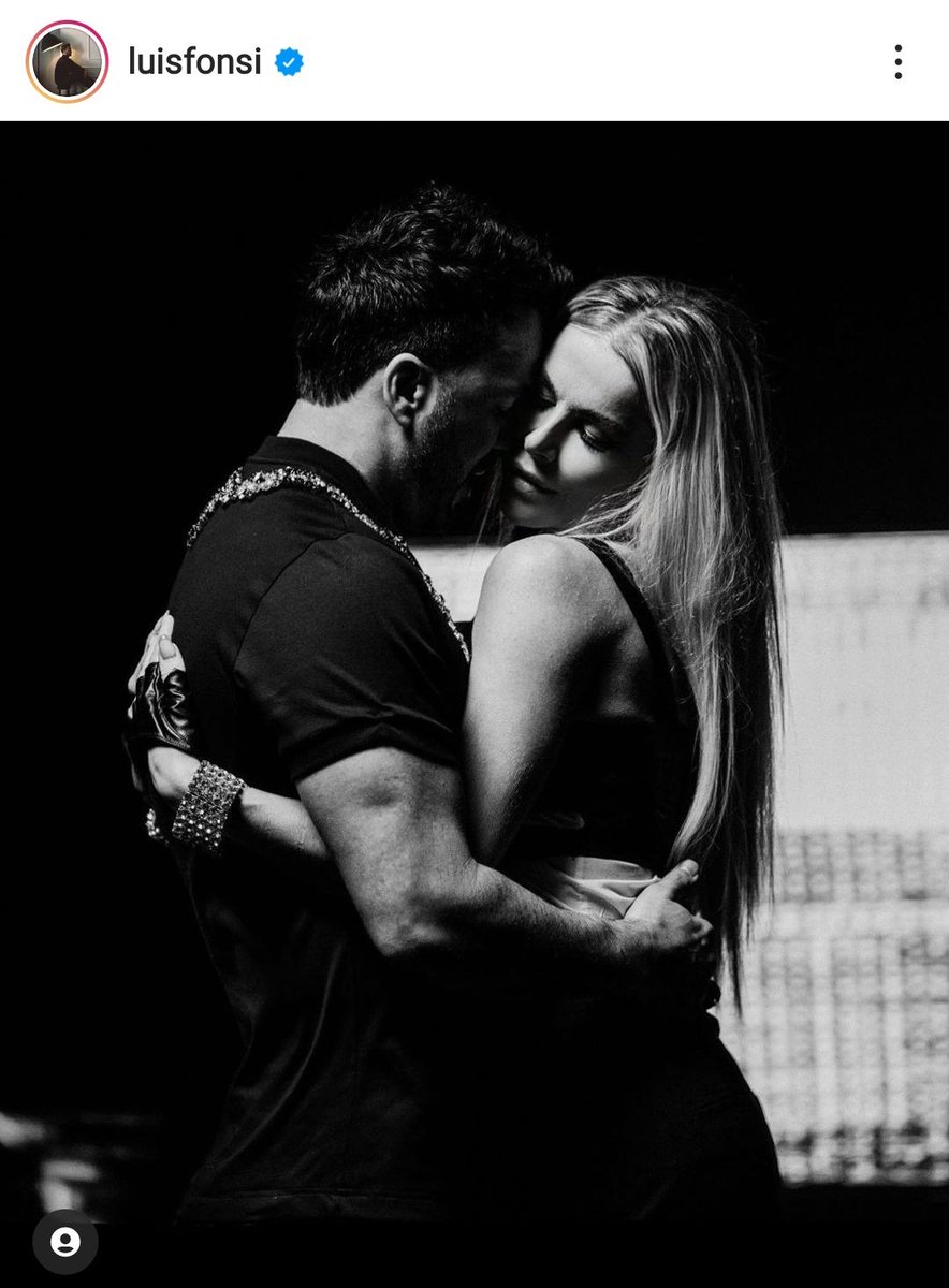 BrigitteAArce's tweet photo. A votar por @LuisFonsi en #LatinAMAs #ArtistaFavoritoPop ♥️💥 @LuisFonsiPeru https://t.co/TAw744vcYc