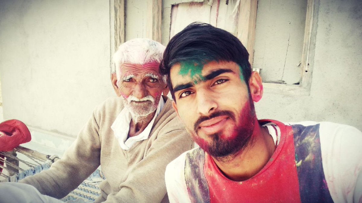 DevkrishanB's tweet image. राम राम सा। होली री घणी घणी बधायाँ। रामजी थाने सगळा नै निरोगा राखै कमाई दुनी चोगुणी बढ़ावे टाबरिया आपस्यूं भी ऊँचा चढ़े। घर आळी री मोकळी मेहरबानी रेवे। देश रो मान बढ़े मारवाड़ री ईण पावन धरा माथै विराजियोड़ा मोतिया सू महग़ा अर म्हारे हिवड़े रा हार थानै &quot;होली री घणी घणी राम राम 😊