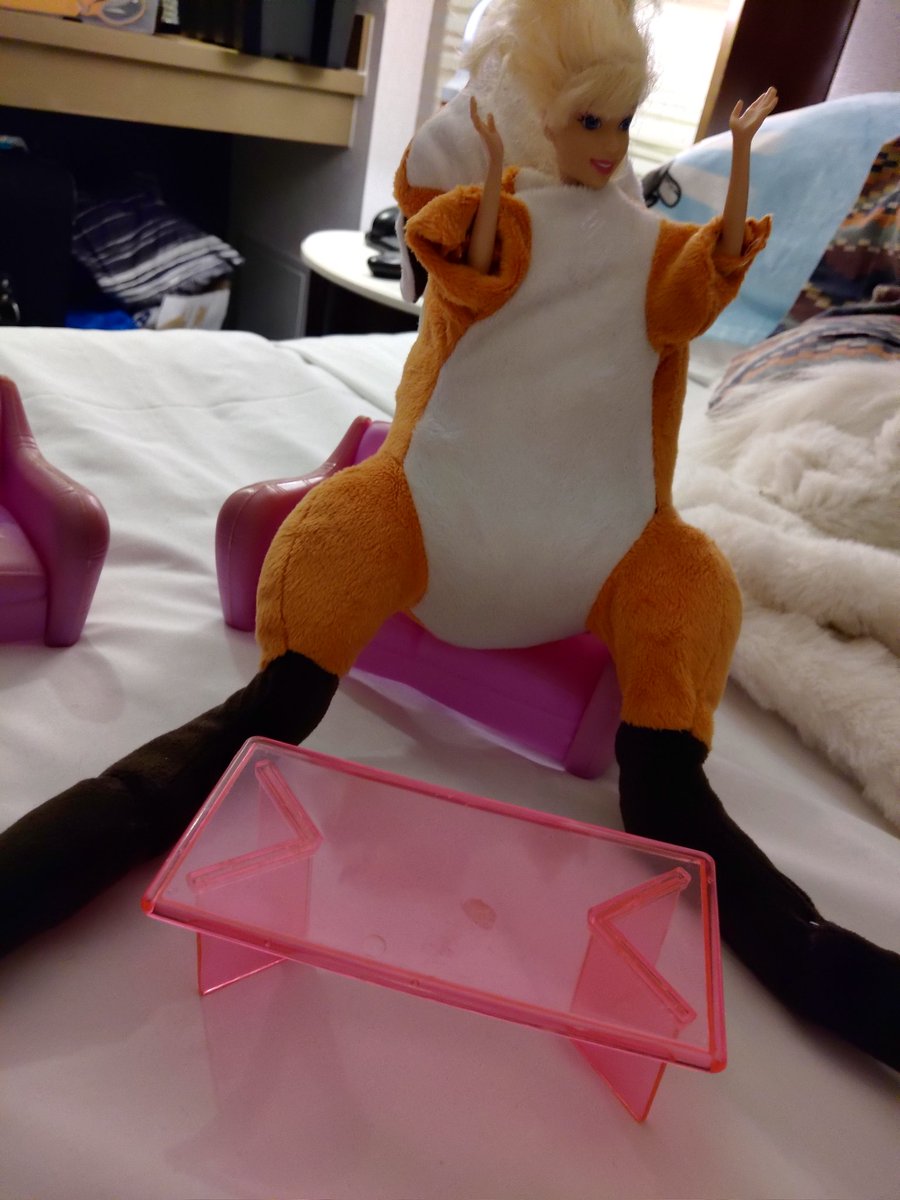 FursuitBarbie's tweet photo. #TFF2022 I have arrived https://t.co/NoMfDwgymb