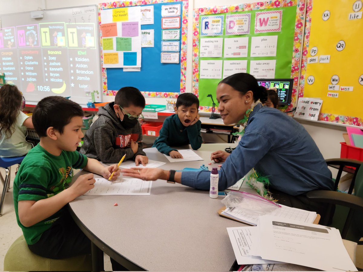 RebeccaAvilesR1's tweet photo. Differentiated learning groups at every turn. We are on the move for our kiddos.
#pcsdpride https://t.co/2fkSUIqNuy