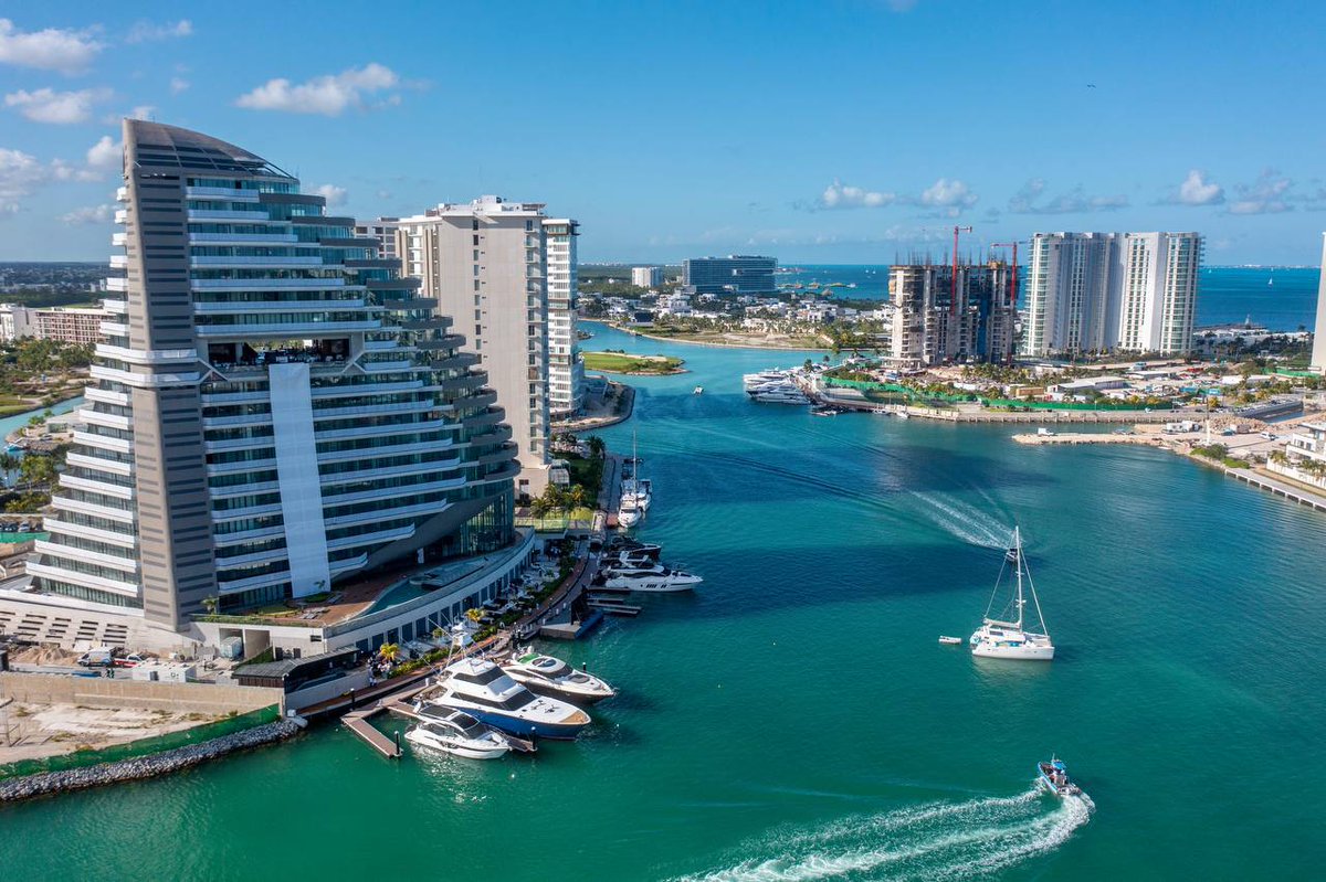 VivoEnCancun's tweet photo. #PorSiNoLoViste
¡#Cancún está estrenando la espectacular #SharkTower! Una joya de arquitectura construida en la pandemia, con la confianza de los inversionistas que le apuestan a Quintana Roo. ¡Enhorabuena, #CaribeMexicano! 🥂 https://t.co/kExnZnZKDT