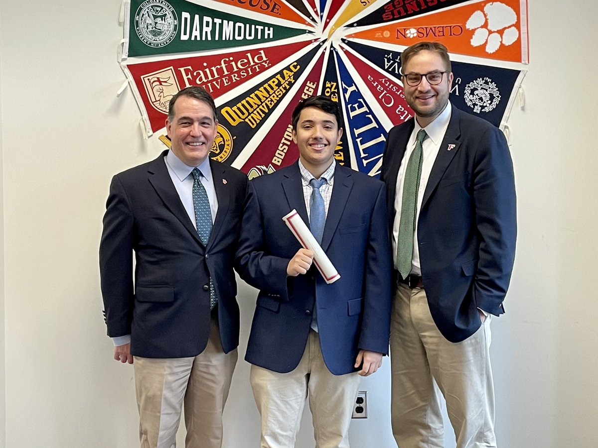 fairfieldprep's tweet photo. Congratulations to senior Nicholas Posada, who was surprised to be personally awarded a @fairfieldu Company Scholarship by Fairfield Univ. VP of Enrollment Management Corry Unis. This unique, inaugural program provides a 4-year, full-cost scholarship!#PrepExcellence #BeIgnited https://t.co/LEx4KDLjo6