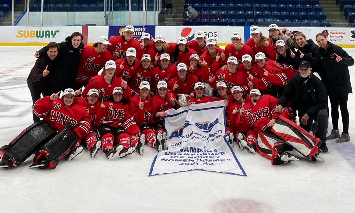 UNBAthletics's tweet photo. WHKY: @UNBWHockey blank @StFXAthletics 4-0 to win @AUS_SUA title.

https://t.co/wiDvO0CdyS

#goredsgo https://t.co/WjkuvFnhdI