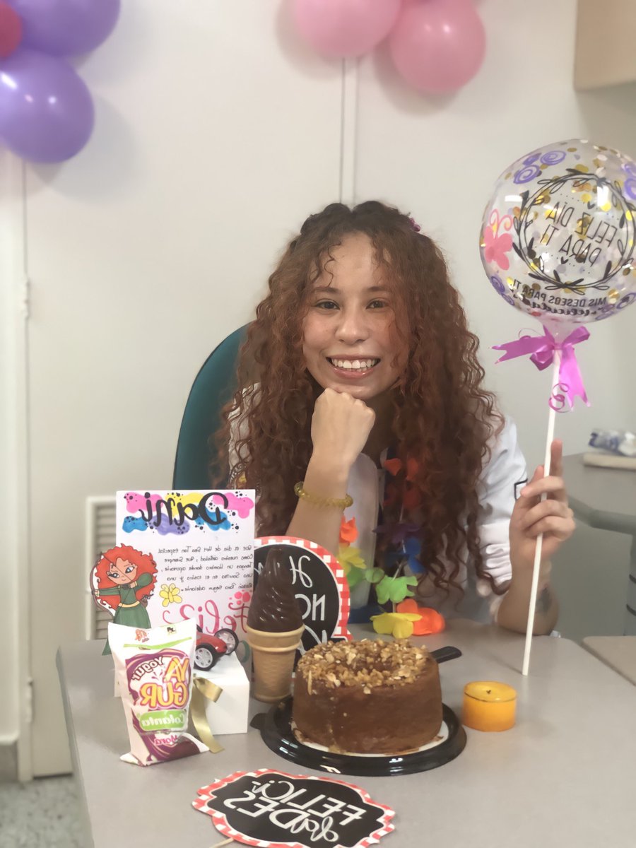 Suert_e's tweet photo. Los 23 rodeada de mujeres muy tesas, en el hospital que me gusta, en la ciudad que me encanta y haciendo lo que amo. 
FELIZ CUMPLEAÑOS A MI✨🎈 https://t.co/lQB888YsrR