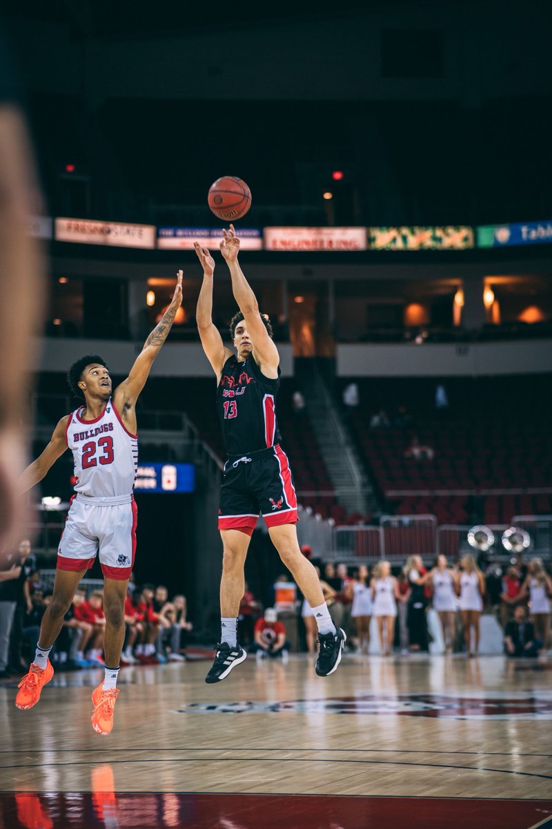 With his second triple of the night, @AngeloAllegri_ now has 1,000 career points! Welcome to the club! #GoEags