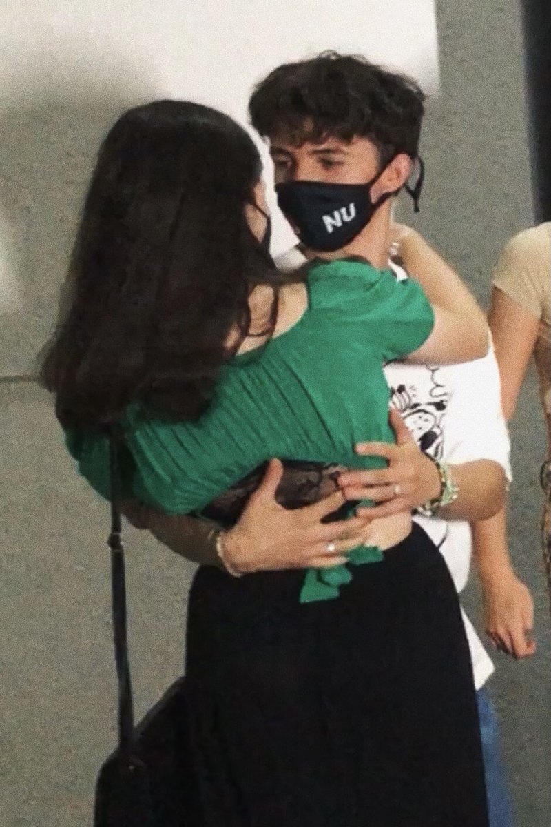 urreapilots's tweet photo. o melhor dia da minha vida, com a melhor pessoa e o melhor abraço do mundo. te amo infinitamente e sempre estarei aqui por você 🤍 @NoahUrrea https://t.co/yqvzRlSrFG
