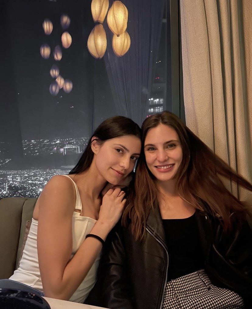 JuliantinArabic's tweet photo. @macabeso @barbara_lopez21 hermosas

📸| @macabeso vía Instagram https://t.co/FEirpfItco