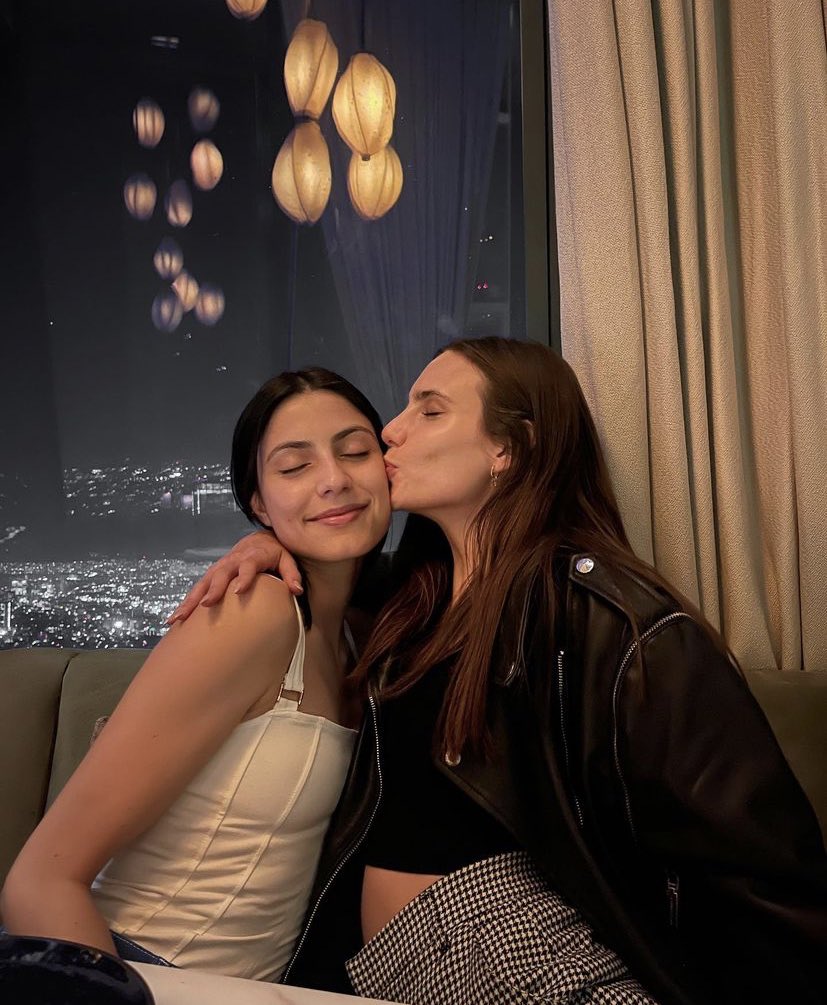 JuliantinArabic's tweet photo. @macabeso @barbara_lopez21 hermosas

📸| @macabeso vía Instagram https://t.co/FEirpfItco
