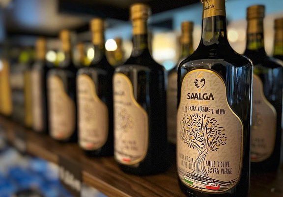 🇮🇹 Our 2nd new business of the week is the one and only Gastronomia Italia! They’re a Deli &amp; Bakery serving authentic Italian pizzas, sandwiches, coffee &amp; more!👩‍🍳 They’re open 10am-7pm on weekdays at 601 Columbia Street. Drop by and bite into the indelible Italian flavours! 😋