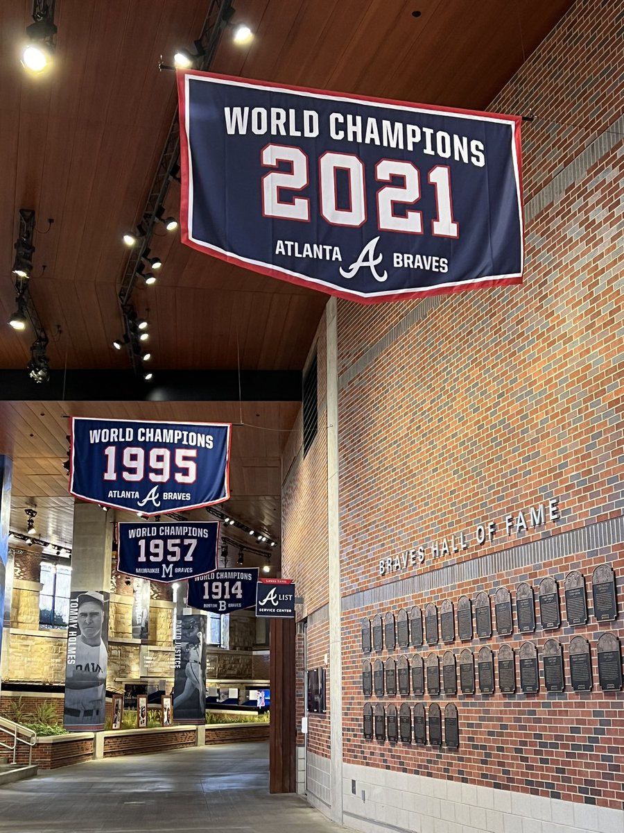 LSThrasher04's tweet photo. Some new decor went up today. https://t.co/MIBLrbHIcA