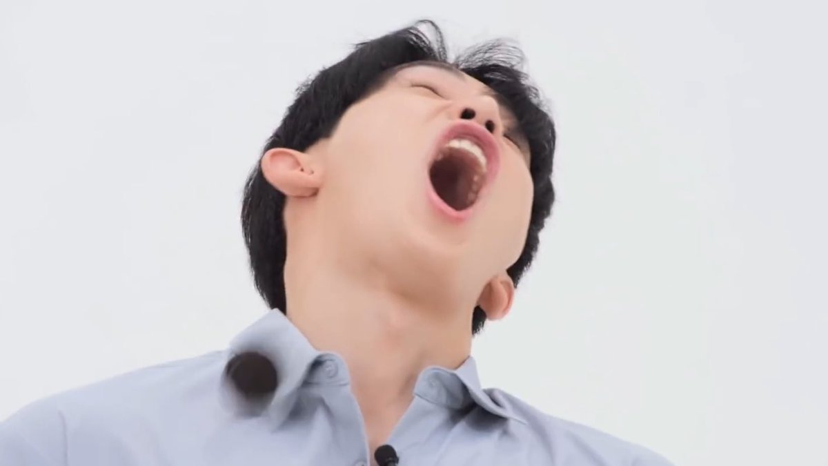 wongust_d's tweet photo. His face every time the Oreo fell 😭😂😂 #WONHO #원호 https://t.co/Rg5FTL5ZJZ