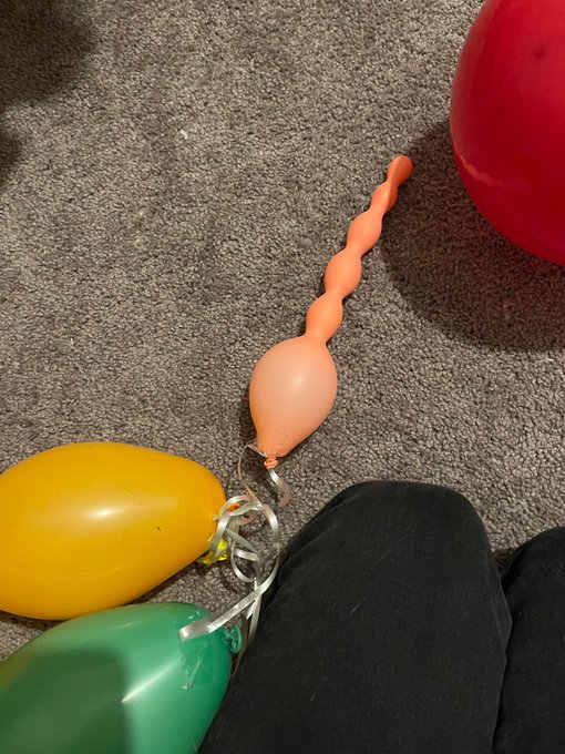 Even balloons in my house are erotic https://t.co/HI3E8aDMM6