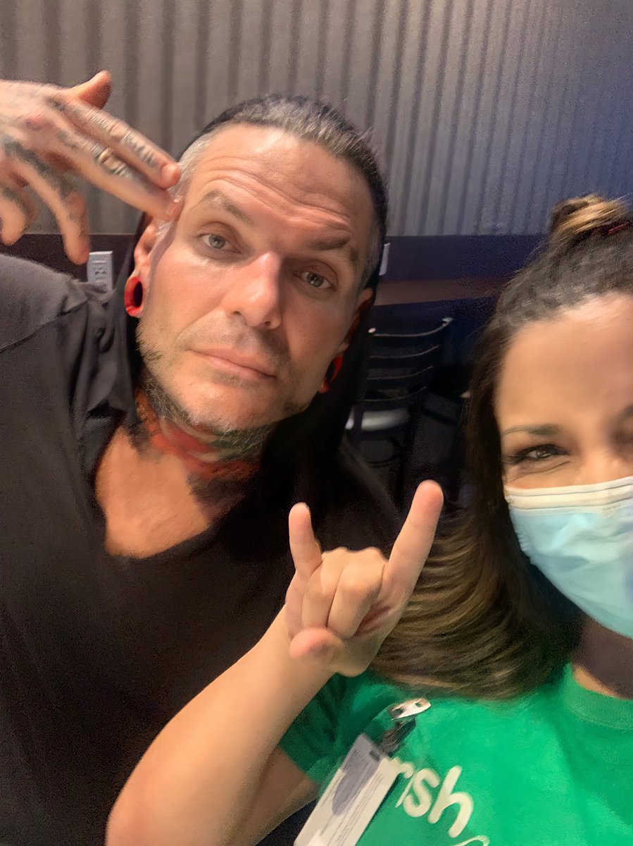 RT @_juztjenn: Almost asked Jeff Hardy to Swanton Bomb off of my bar tonight lol @JEFFHARDYBRAND #wwe #AEW https://t.co/psO5kgBgqv