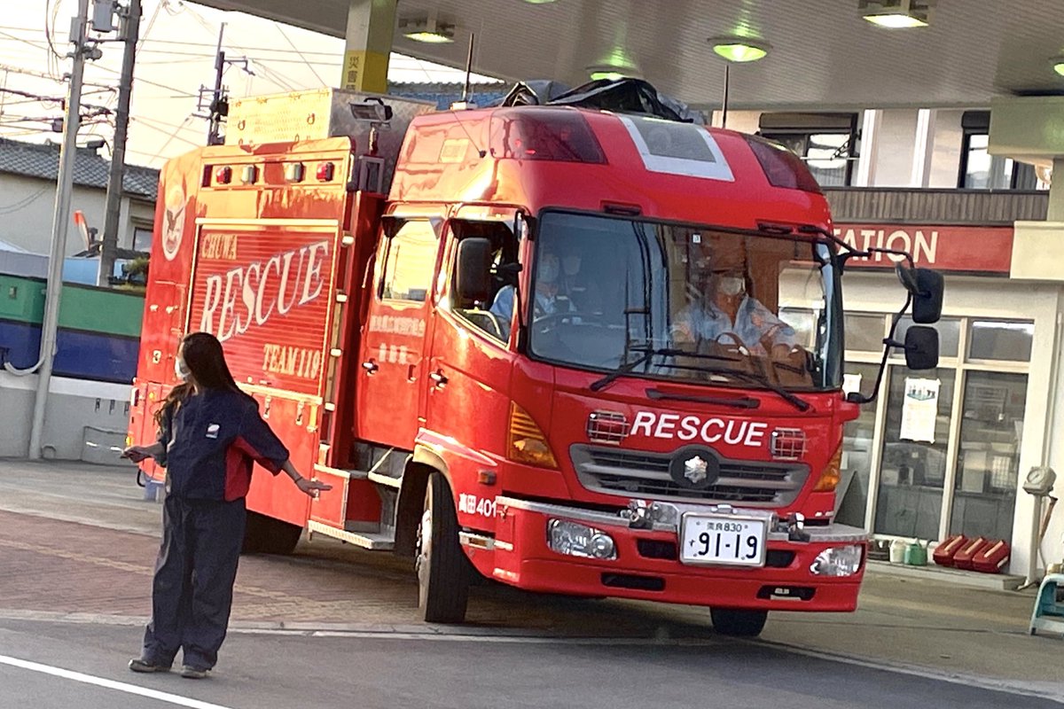 PC_110_119's tweet photo. 奈良県広域消防組合.高田消防署
救助工作車〔高田401〕
ガソリンスタンドでの給油タイム終了！！✨✨

そして目と鼻の先にある署へと帰還。ガソスタがすぐ近くにあって便利ですね✨。 https://t.co/dy6cJTfLbZ