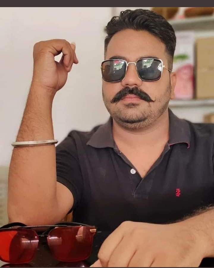 AdvDineshKuma16's tweet photo. राजस्थान में फिर एक बार मूछें रखने पर हुई दलित की हत्या। क्या उम्मीद करे वर्तमान समाज से।।।ना कोई संघटन सामने आता है ना ही कोई राजनेता जो सामाजिक जाति व्यवस्था पर कुछ काम कर सके।।।
@PMOIndia 
@Seemasamridhi 
@narendramodi https://t.co/h9XOVZAHPn