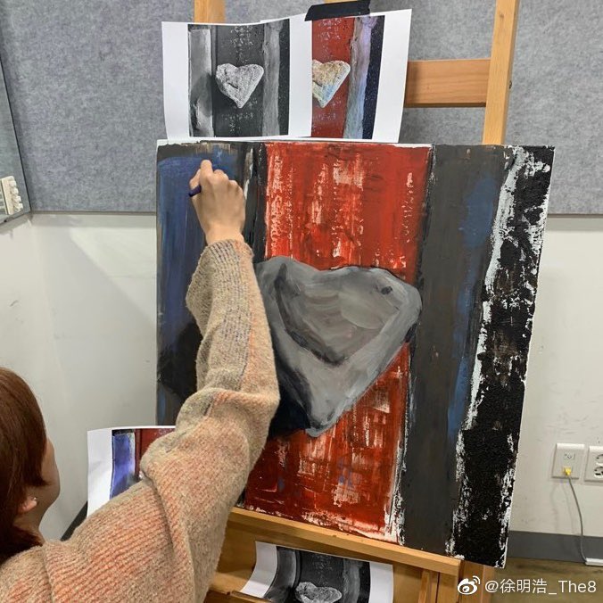 dawncheol's tweet photo. the painting that appeared in the hai cheng mv is one that minghao painted himself, and it’s the same one he previously said is his most memorable piece of work 🥺

he mentioned before he came across this heart-shaped rock by chance and worked on a painting of it for 3 months. https://t.co/1s6E3UdwiG