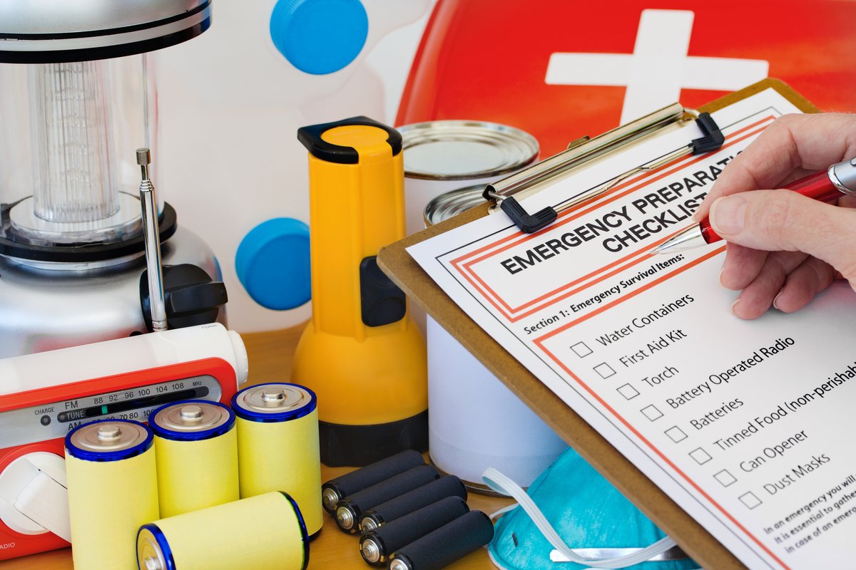 Here are some tips to help you prepare for a natural disaster. Put a plan together and gather your supplies before disaster strikes.

medicine.com/health/how-pre…