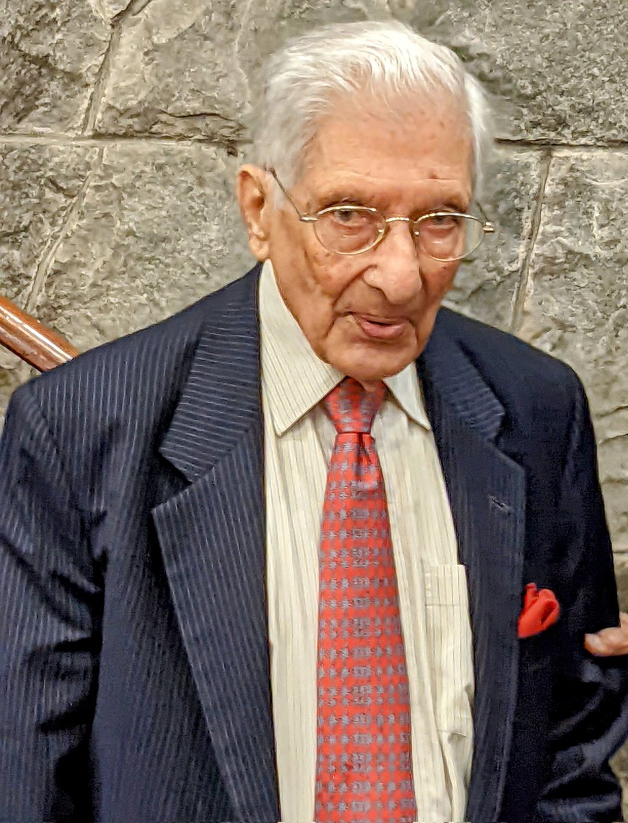 bhatia_rk's tweet photo. Doyen of IFS, 98-year old Former Foreign Secretary M K Rasgotra delivered a brilliant address on 'India's foreign policy - past and future.' Spoke for 60 minutes! 
This was 39th C D Deshmukh Lecture, chaired by N N Vohra, President IIC, the capital's intellectual mecca. https://t.co/nqjXstjf0R