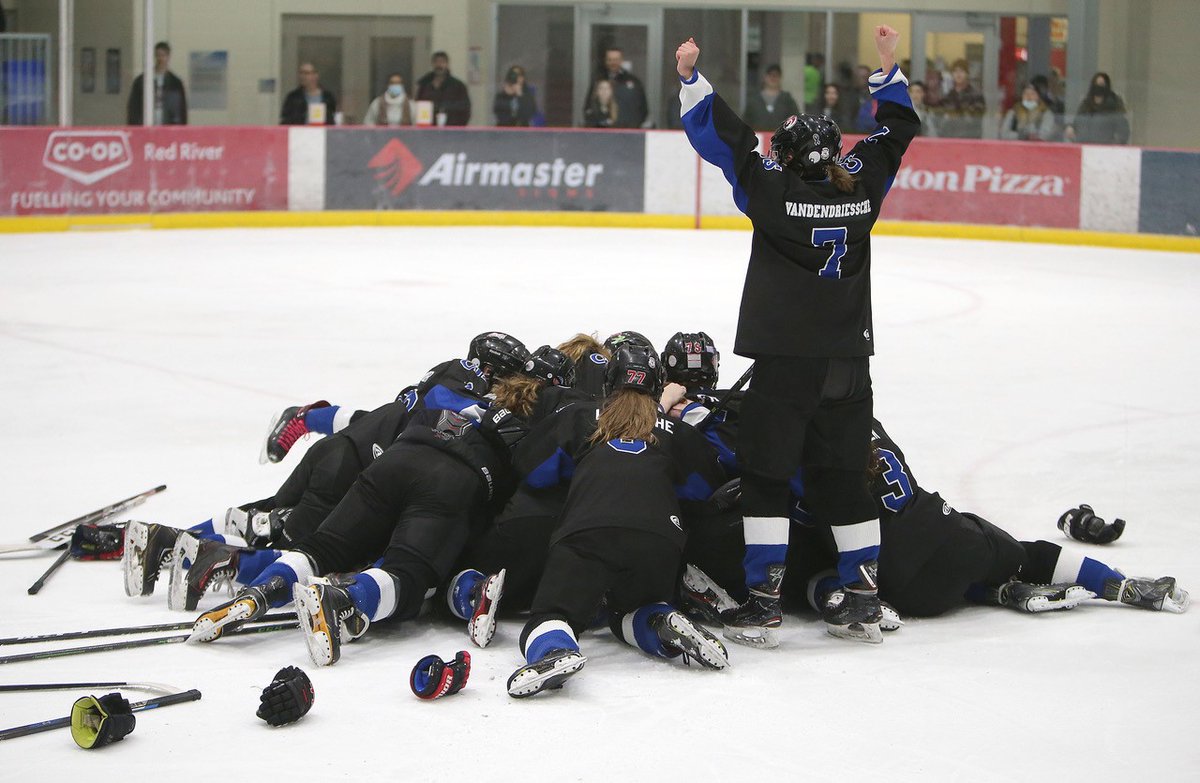 mwhshl_mb's tweet photo. And more action shots #WWHSHL Final Game CJS Olympiens v. JH Bruns Broncos. https://t.co/HPDM5pEQzM