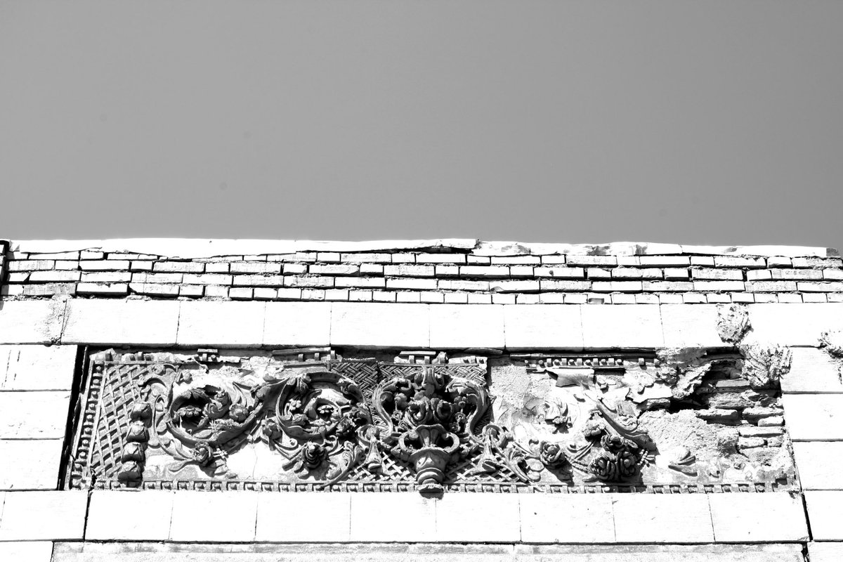 از اين اشكال عجيب و غريب كجاها ديديد  ؟ اينجا شيراز بازار وكيل  ...