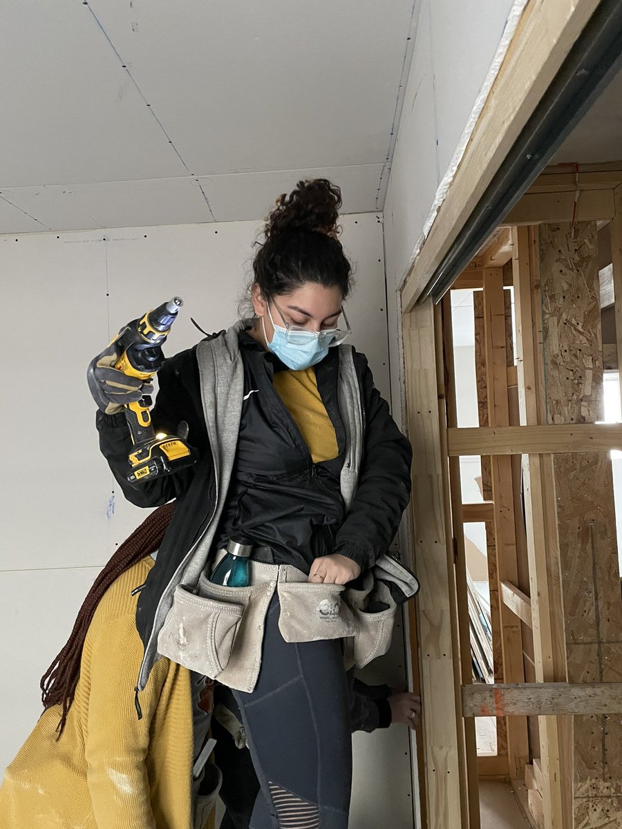 LifeAtSSU's tweet photo. Community Service Initiative during alternative spring break in Santa Fe, NM! If they come, they will build it! https://t.co/paGTRhj8bg