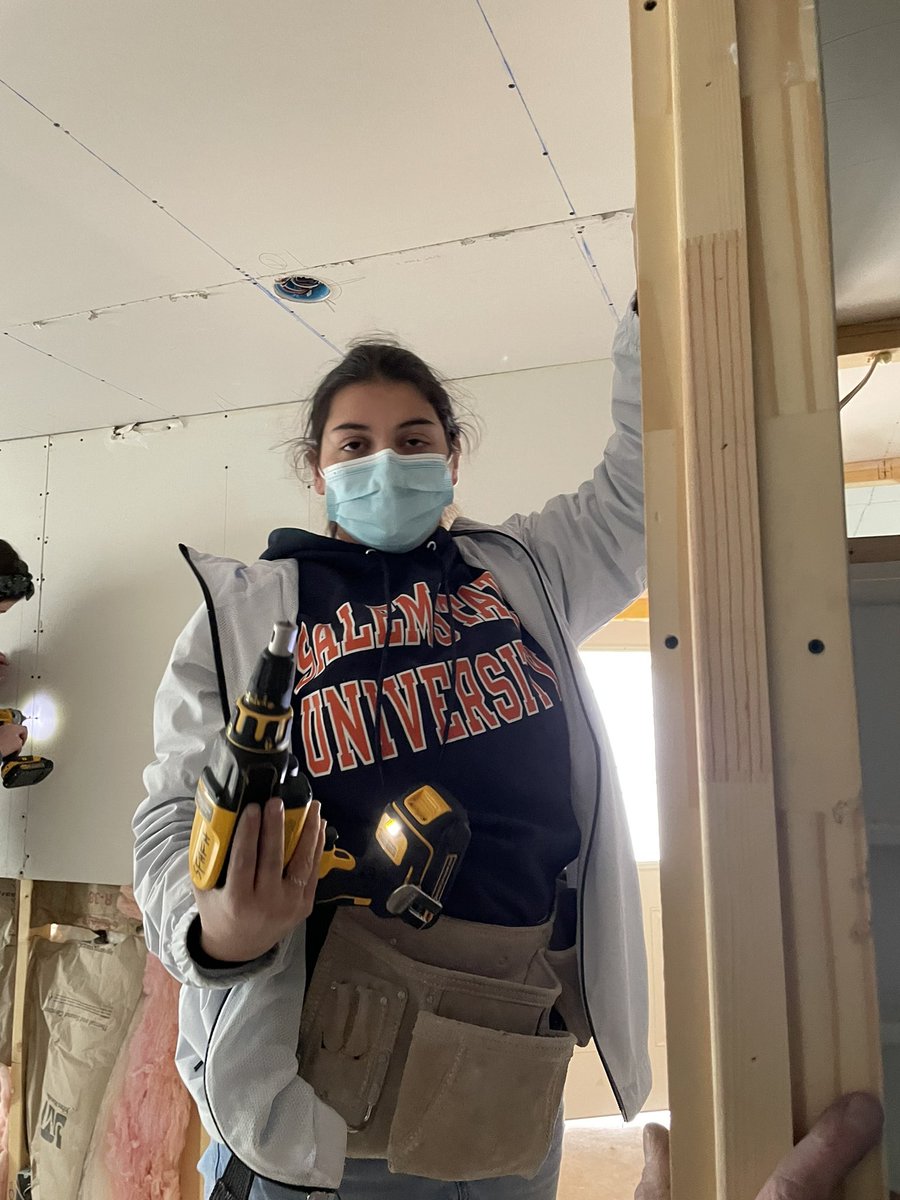 LifeAtSSU's tweet photo. Community Service Initiative during alternative spring break in Santa Fe, NM! If they come, they will build it! https://t.co/paGTRhj8bg