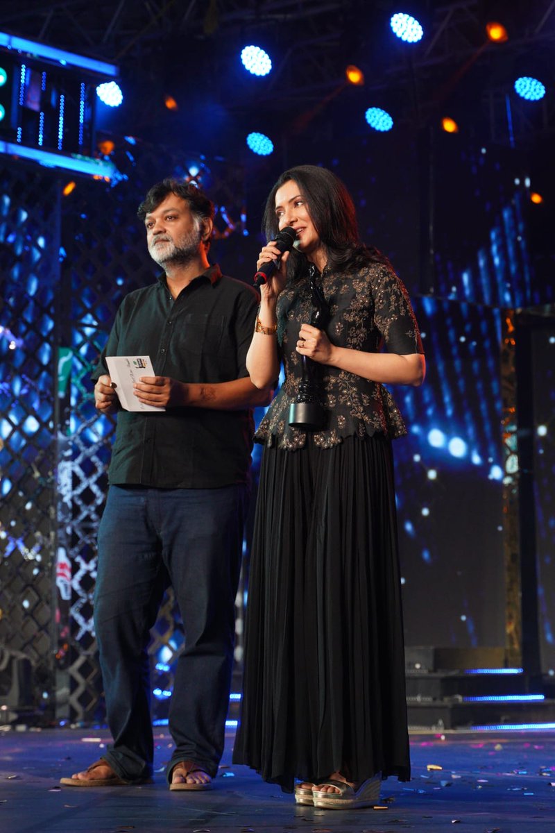 ArpitaCP's tweet photo. It was a surreal moment yesterday! Humbled and grateful for receiving the prestigious @filmfare award for best actor female( Critics) for #Abyakto, a film that is very close to my heart ❤️
@duttaarjun86 #AnkitDas #RoopProduction #SureshTolani #TarunDas @_AdilHussain https://t.co/TUYmQhgou4