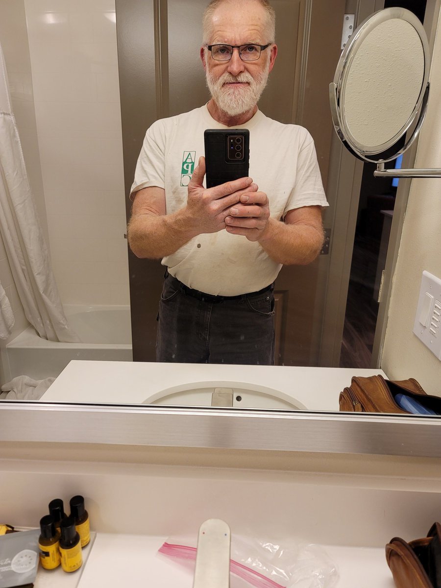 Jeffrey45217180's tweet photo. @Vanessa_vv9 @B57674227Alysha I'm 62 https://t.co/ty0NEe7G8S