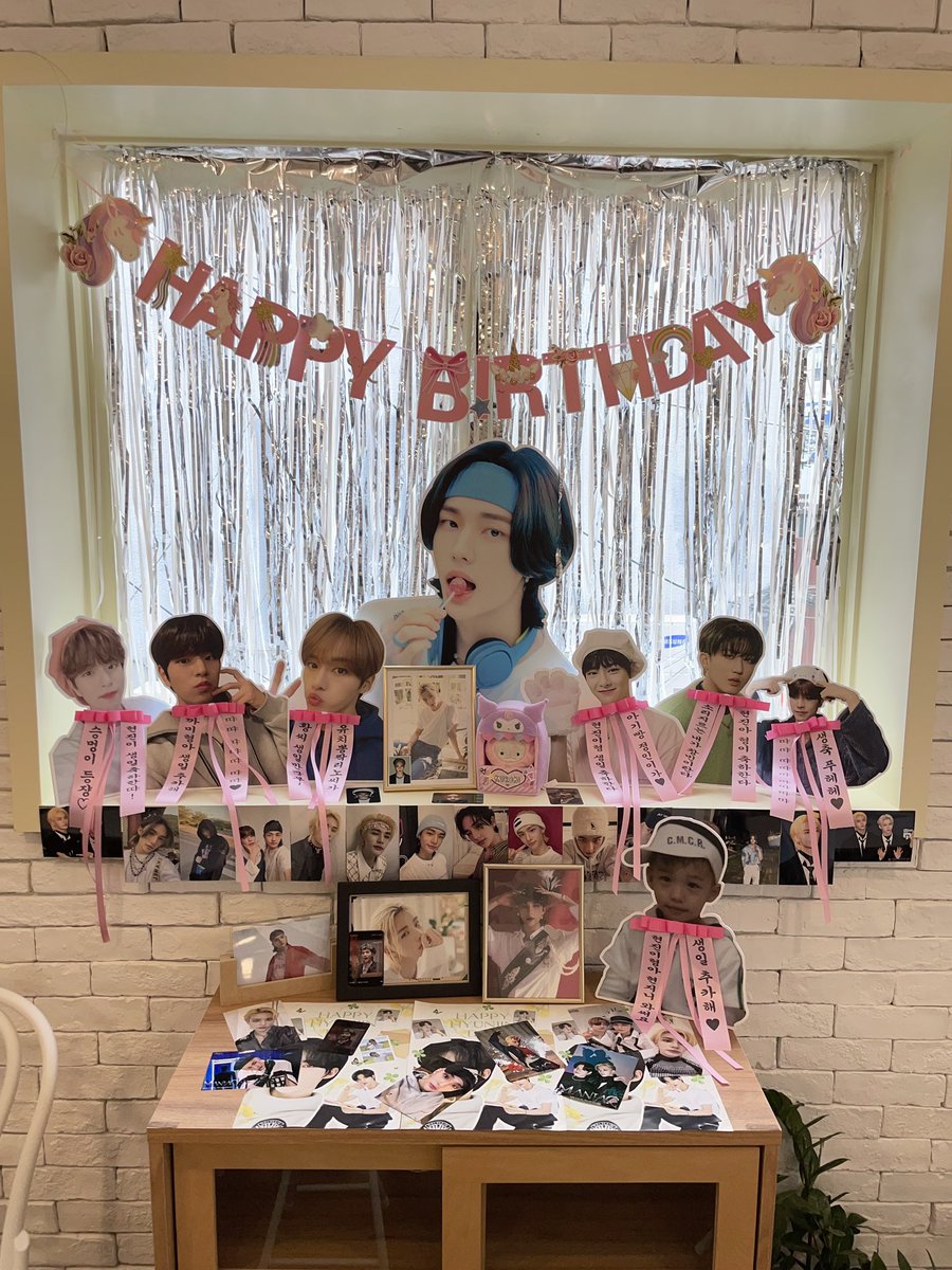 #봄날에_찾아온_우리의행운_현진

# 
해시이벤트 

생일 카페 후기를 남겨주시면 추첨을 통해 선물을 보내드립니다 ❣️