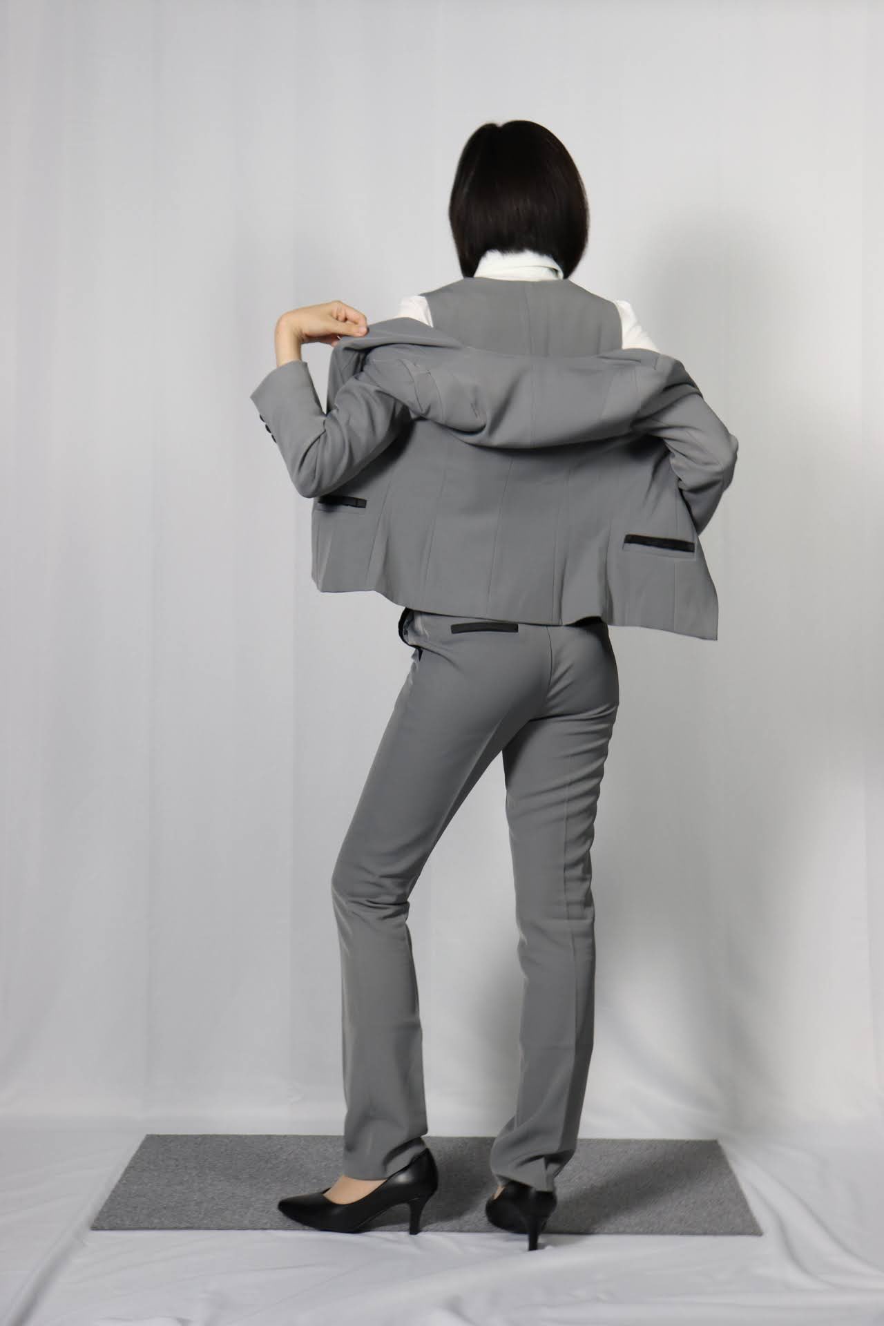 外務卿ａｙａ Twitterren スーツを着ると後ろ姿もキレイに見せてくれるんですよ 1日1スーツチャレンジ T Co X16y1nr8sj Twitter